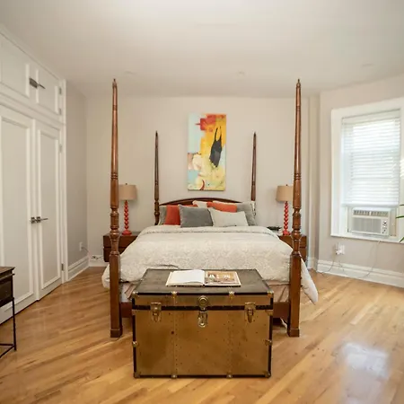 A Charming 4 Bd Garden Oasis Brick Townhouse Apartment